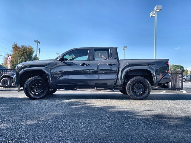 Used 2025 Toyota Tacoma SR5 AWD/4WD image 5