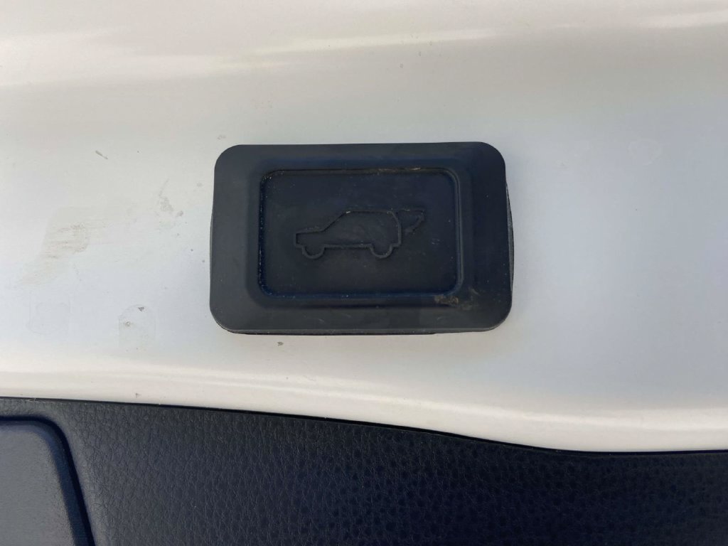 Used 2025 Toyota RAV4 XLE Premium FWD image 8