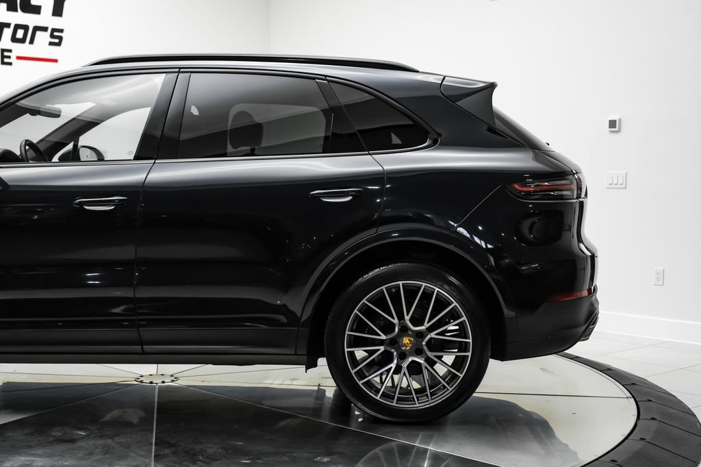 Used 2023 Porsche Cayenne w/ Premium Package AWD/4WD image 18