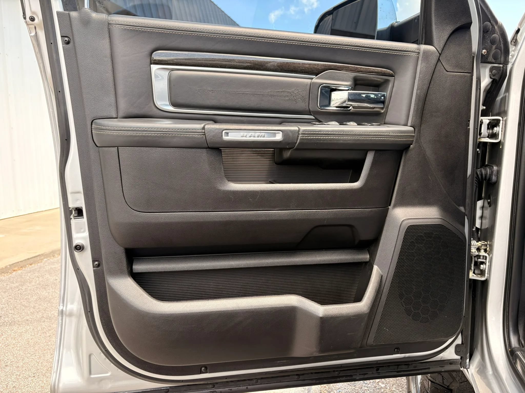 Used 2018 RAM 2500 Limited AWD/4WD image 15