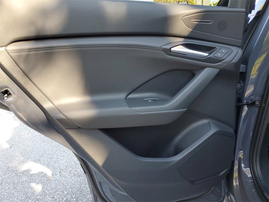 New 2025 Audi Q6 e-tron Premium image 28