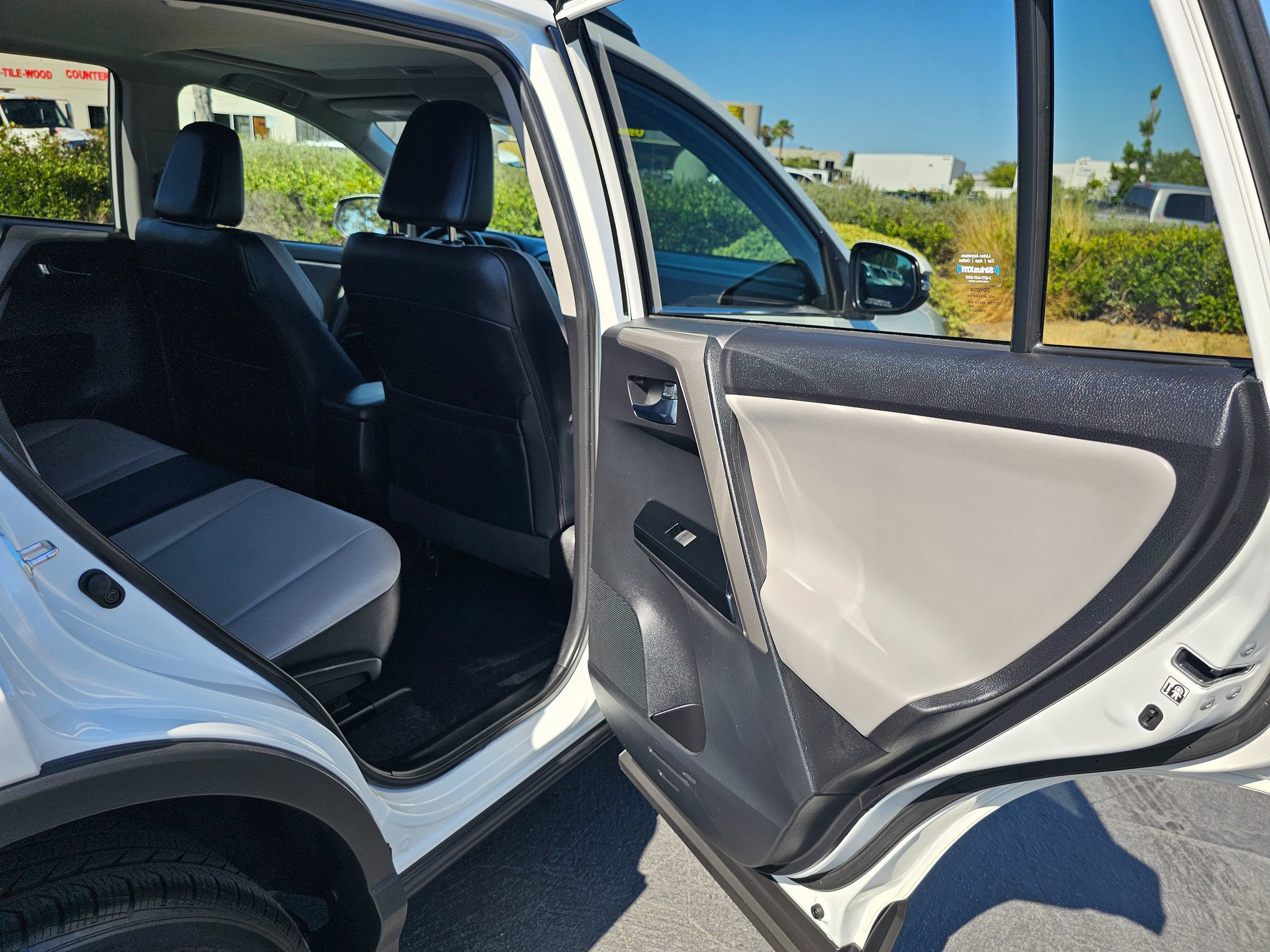 Used 2018 Toyota RAV4 Limited w/ Advanced Technology Package FWD image 28