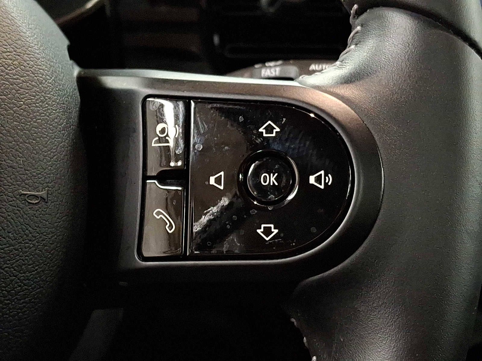 Used 2023 MINI Cooper 4-Door Hardtop w/ Multitone Edition image 17