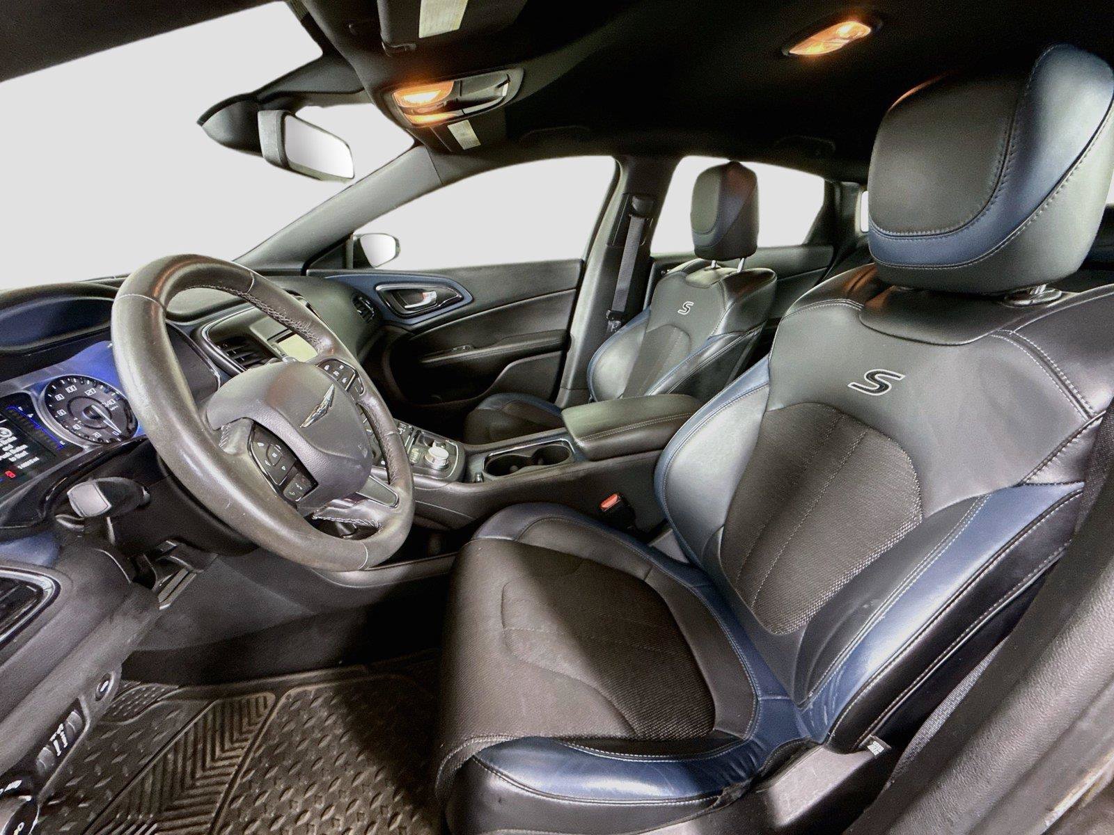 Used 2015 Chrysler 200 S FWD image 14