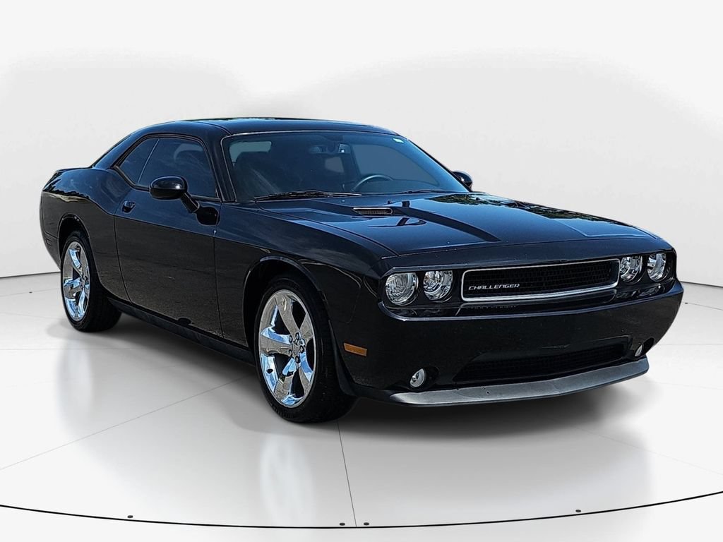 Used 2014 Dodge Challenger SXT Plus RWD image 3