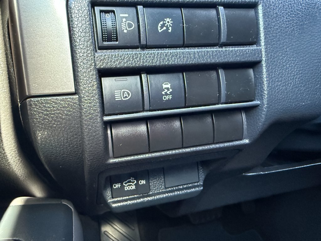 Used 2025 Toyota Tacoma SR5 AWD/4WD image 22