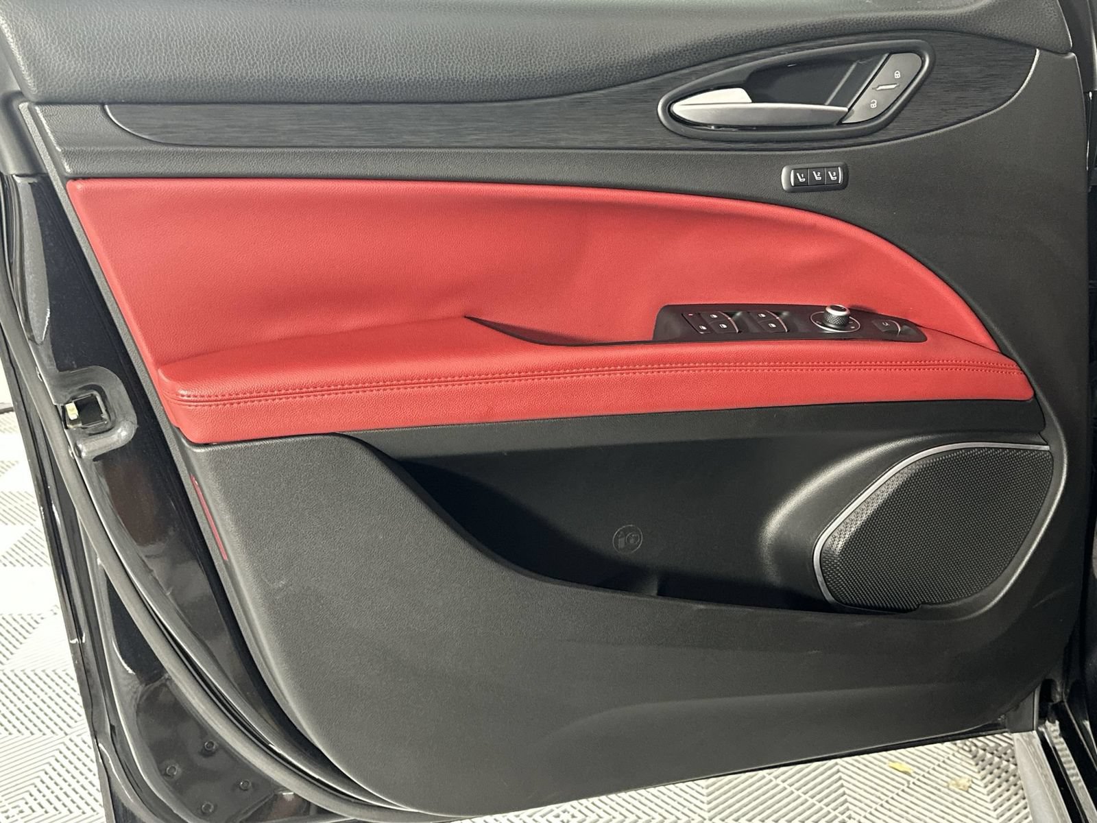 Used 2020 Alfa Romeo Stelvio Sport w/ Quick Order Package 22K Sport RWD image 29
