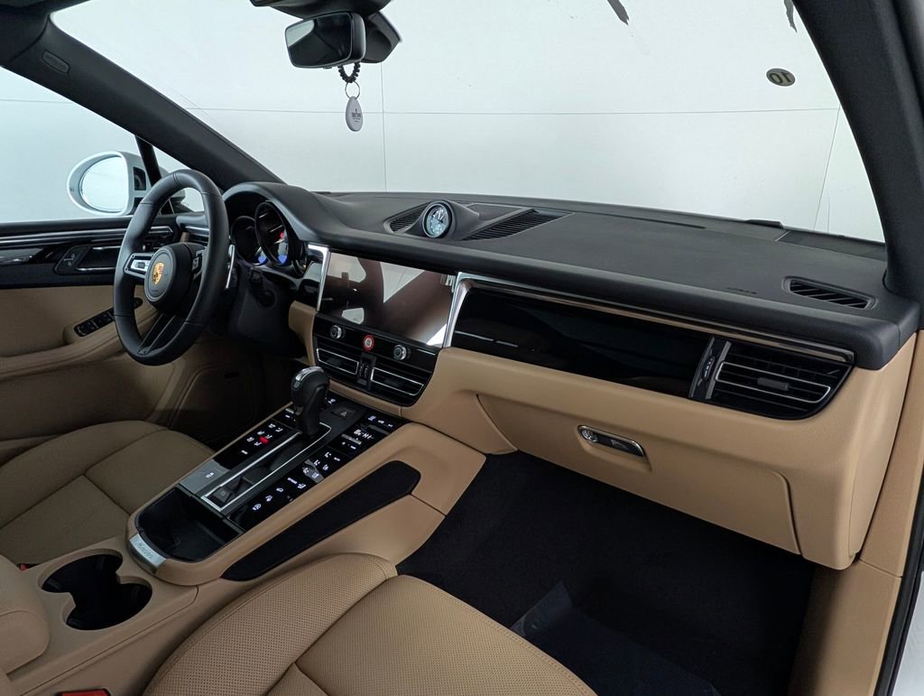 New 2026 Porsche Macan image 19