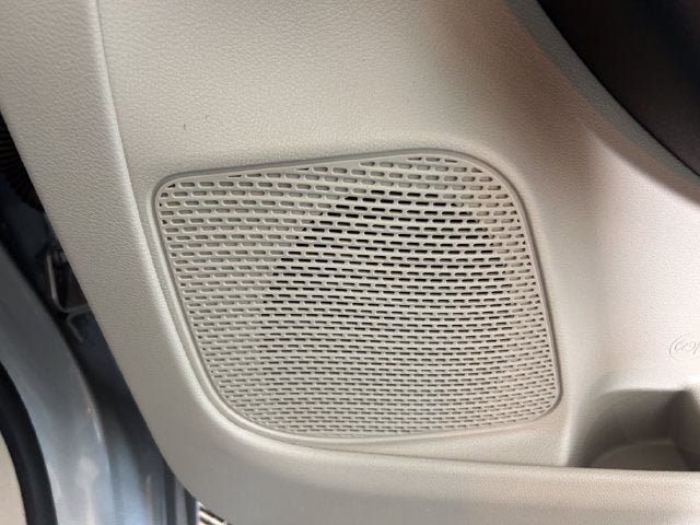 Used 2017 Chrysler Pacifica Touring-L FWD image 28