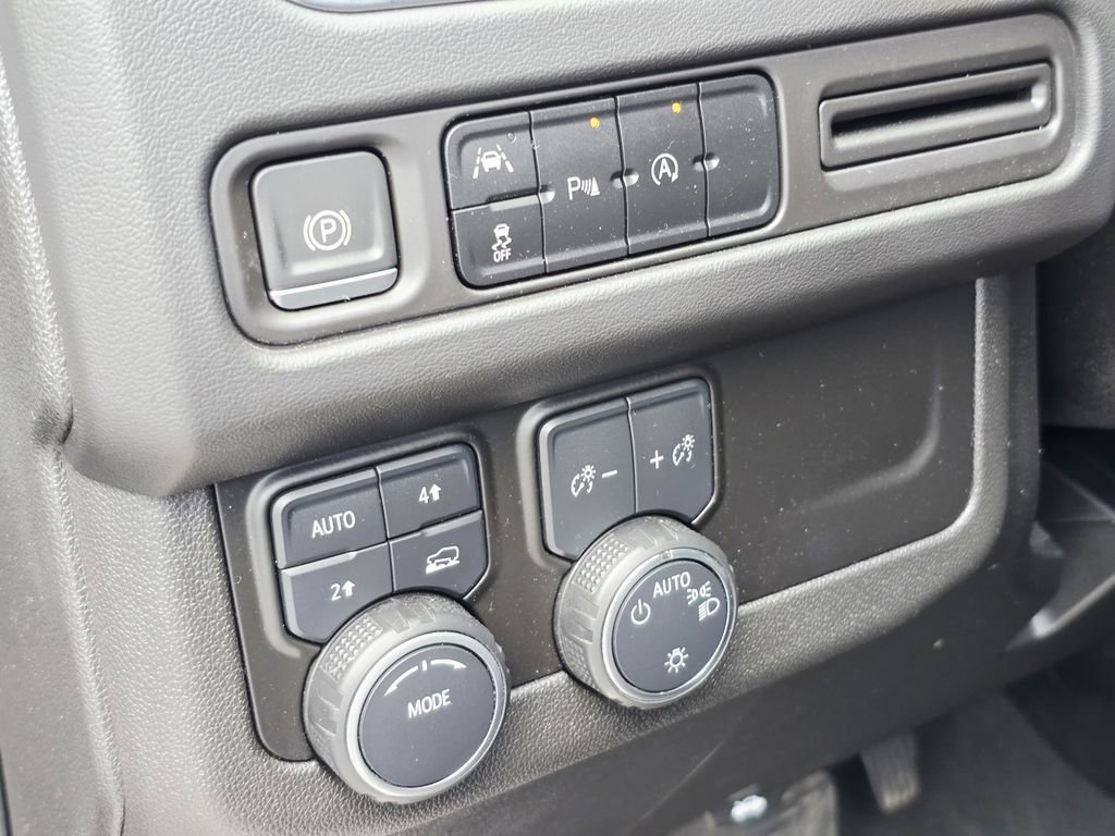 Used 2023 Chevrolet Suburban LT image 21