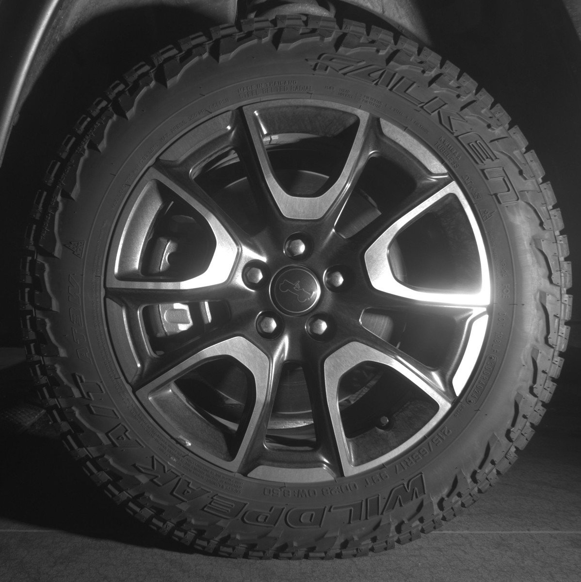 Used 2025 Jeep Compass Trailhawk AWD/4WD image 12