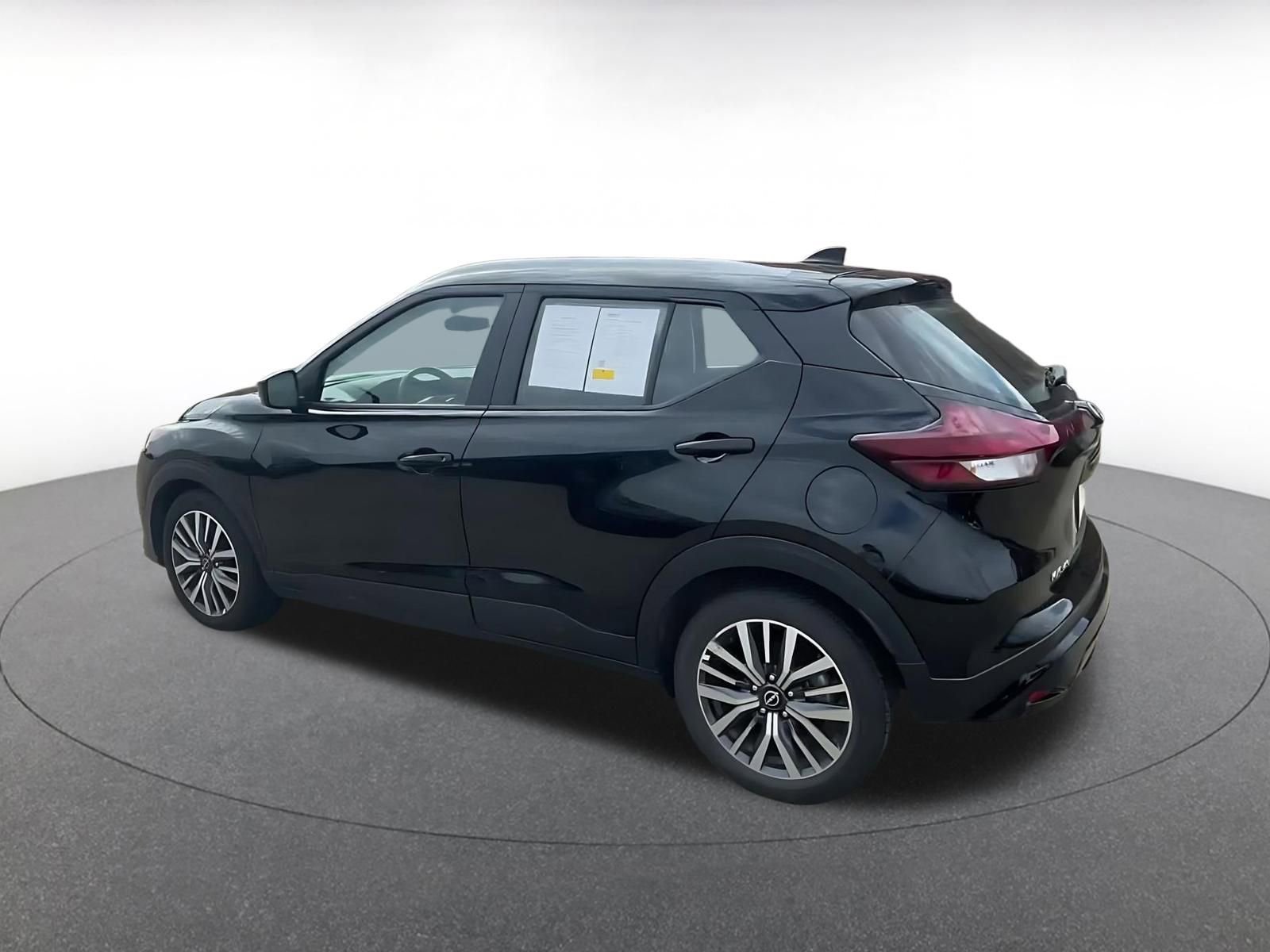 Used 2024 Nissan Kicks SV image 10