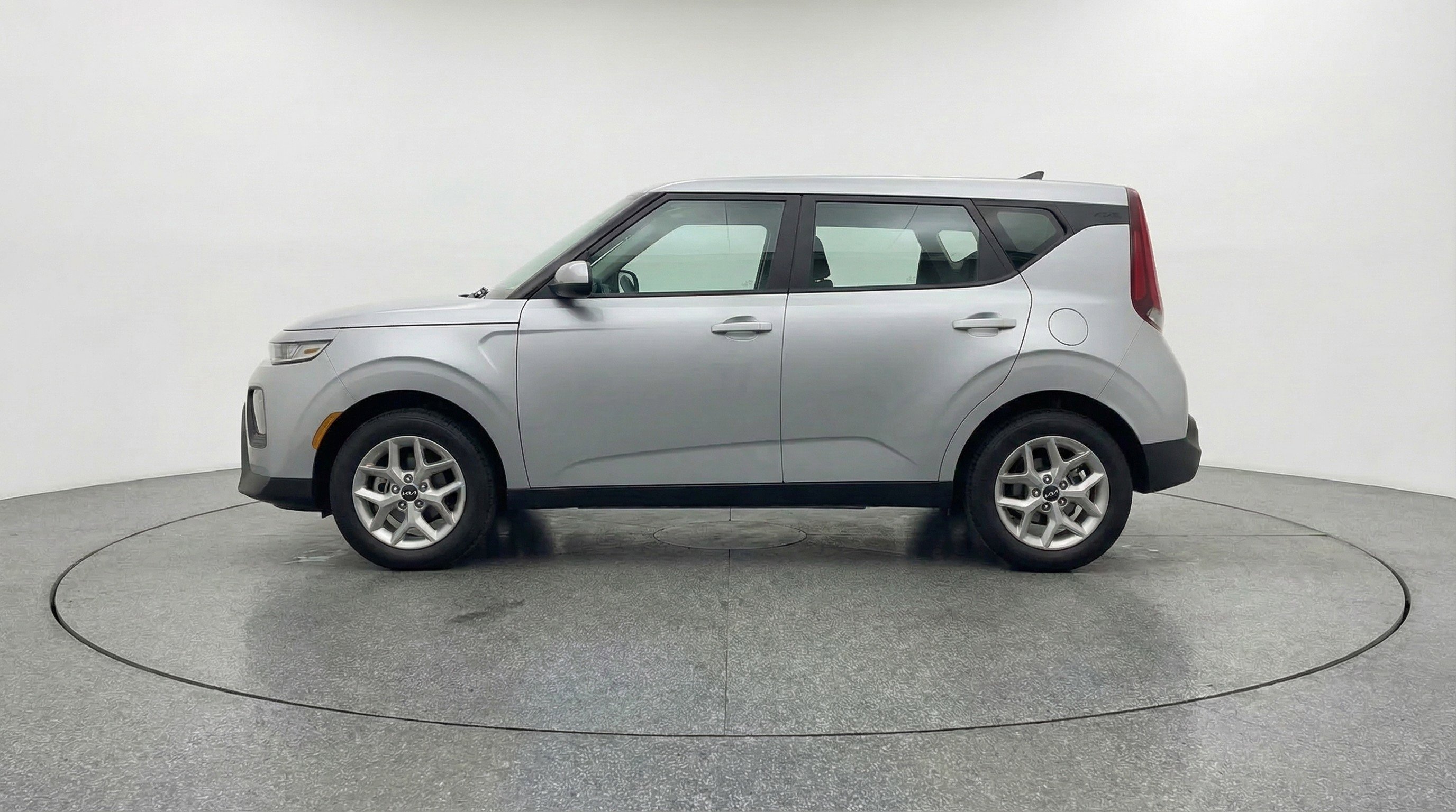 Used 2025 Kia Soul LX w/ LX Technology Package image 5