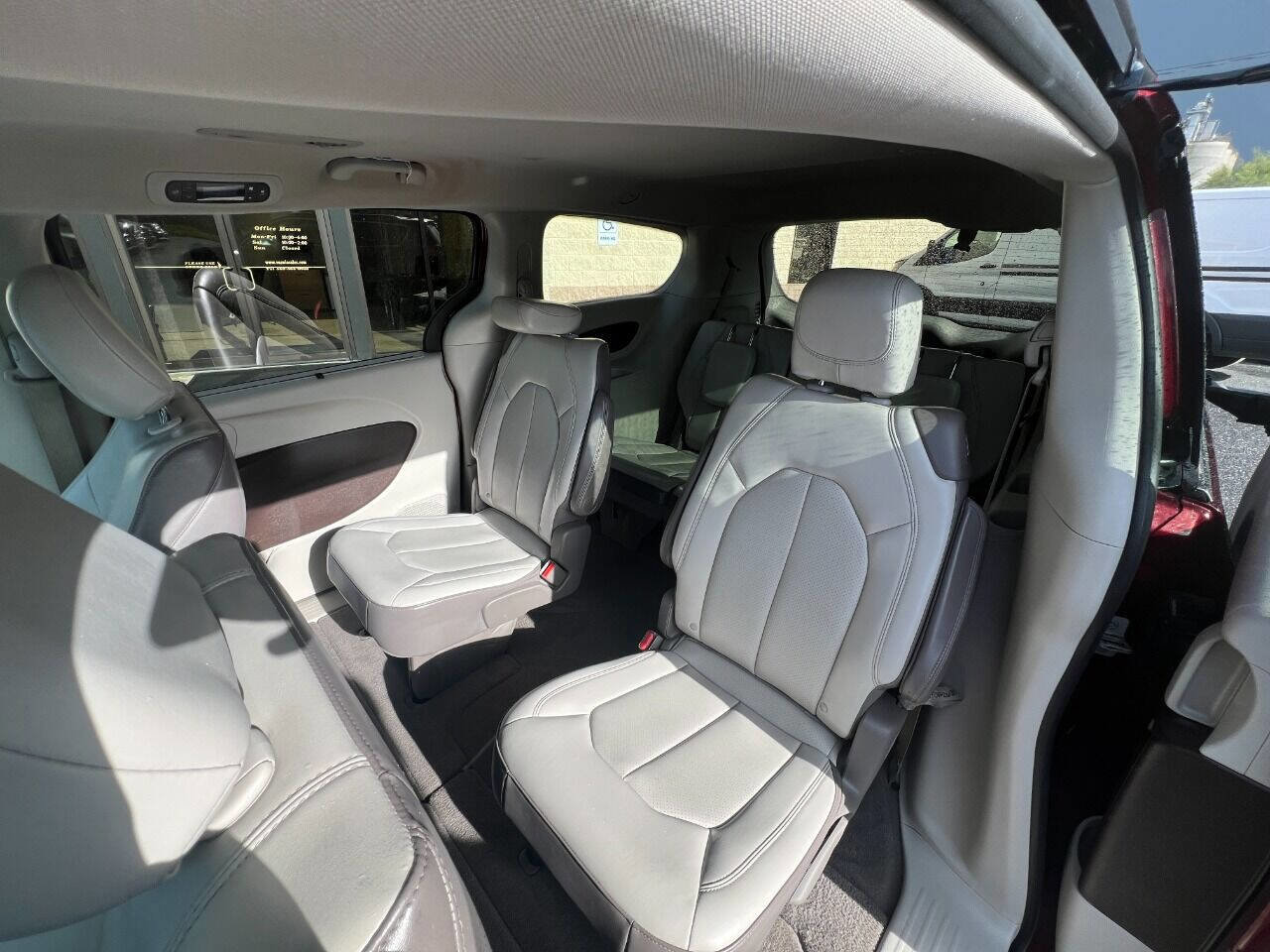 Used 2021 Chrysler Voyager Lxi image 19