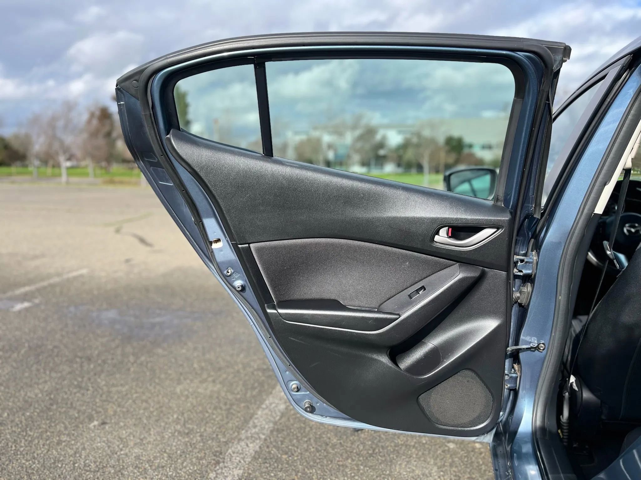 Used 2016 MAZDA MAZDA3 i Sport w/ Preferred Equipment Package image 11