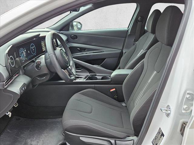 Certified 2025 Hyundai Elantra SEL image 15