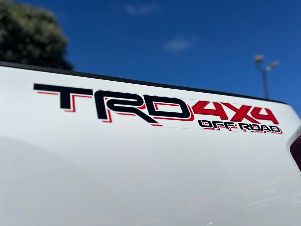 Certified 2018 Toyota Tacoma TRD Off-Road AWD/4WD image 10
