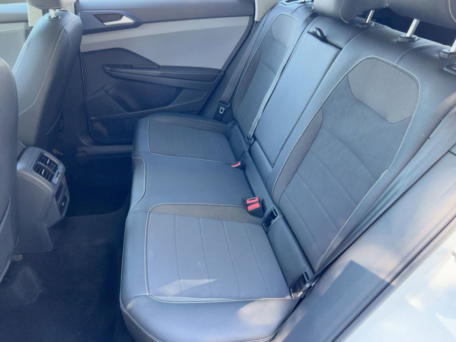 Used 2024 Volkswagen Taos SE image 14