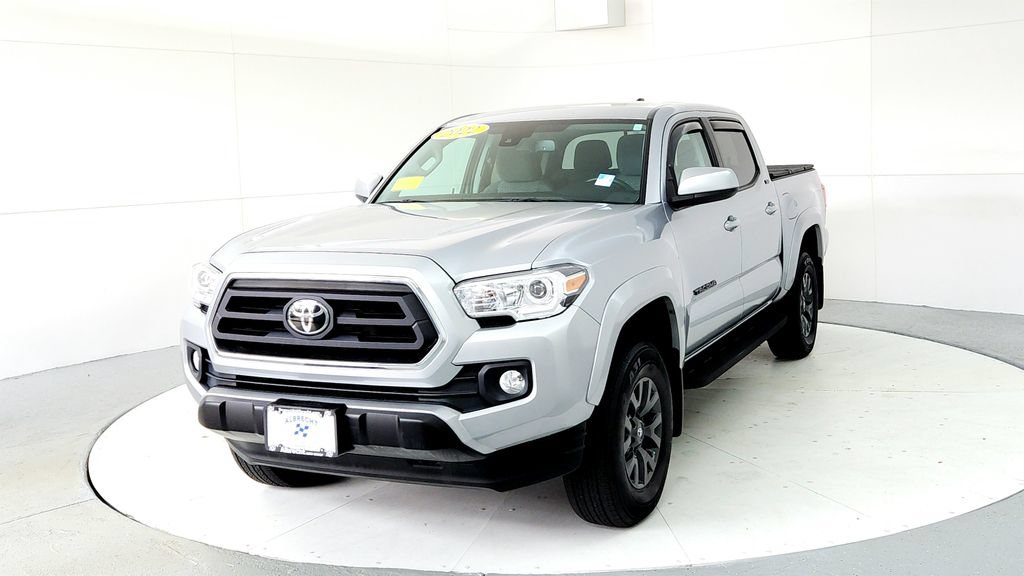 Certified 2022 Toyota Tacoma SR5 AWD/4WD image 2