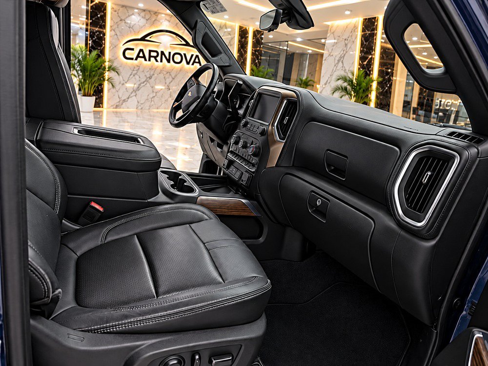 Used 2019 Chevrolet Silverado 1500 High Country w/ Technology Package AWD/4WD image 10