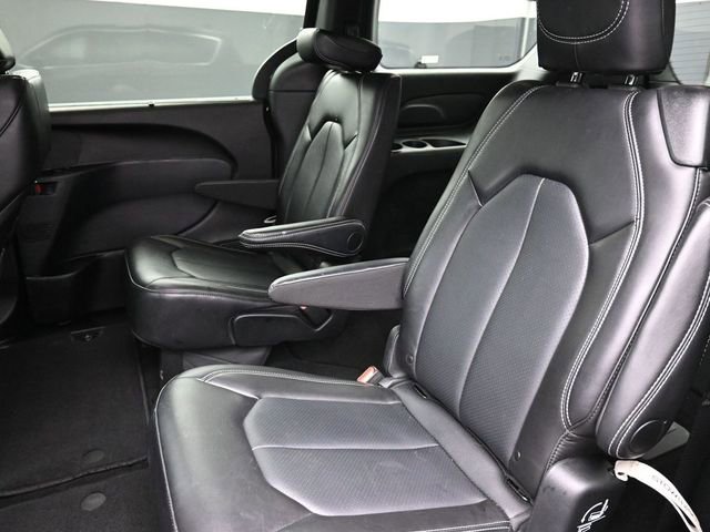 Used 2025 Chrysler Pacifica Select image 16