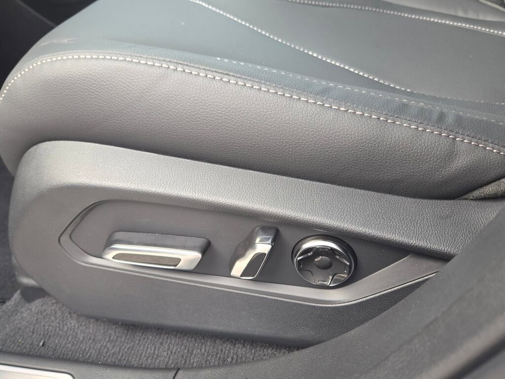 New 2026 Acura RDX SH-AWD image 25