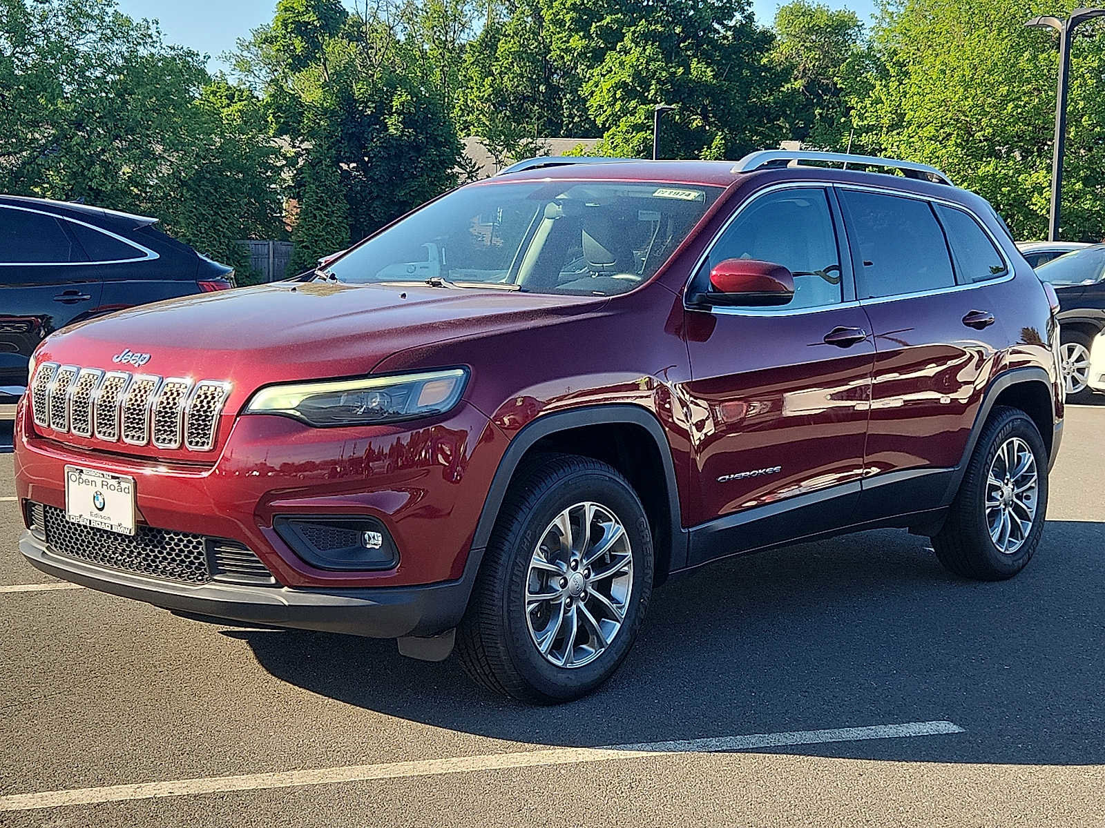 Used 2019 Jeep Cherokee Latitude Plus w/ Cold Weather Group AWD/4WD image 3