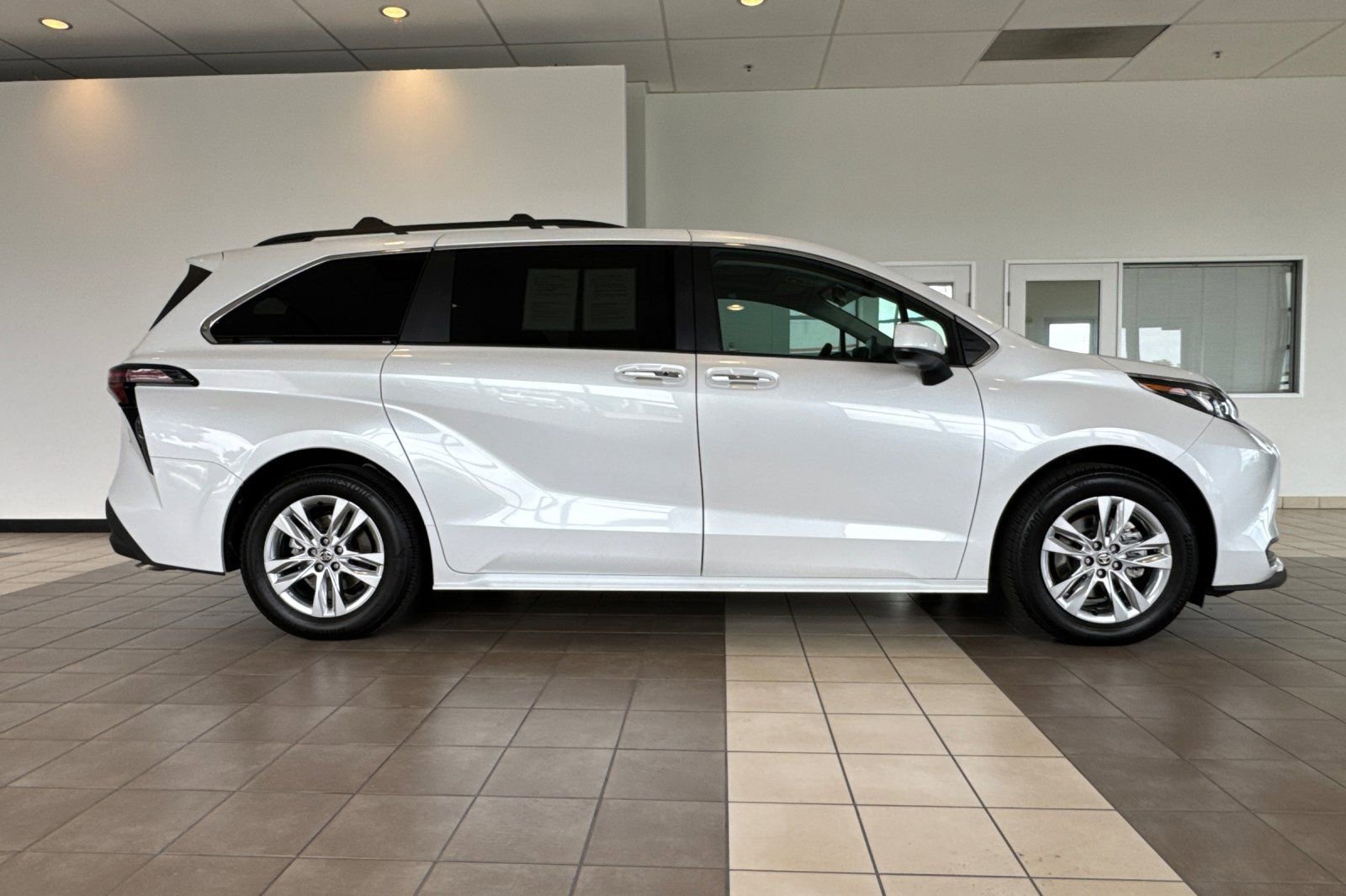 Certified 2026 Toyota Sienna XLE AWD/4WD image 3