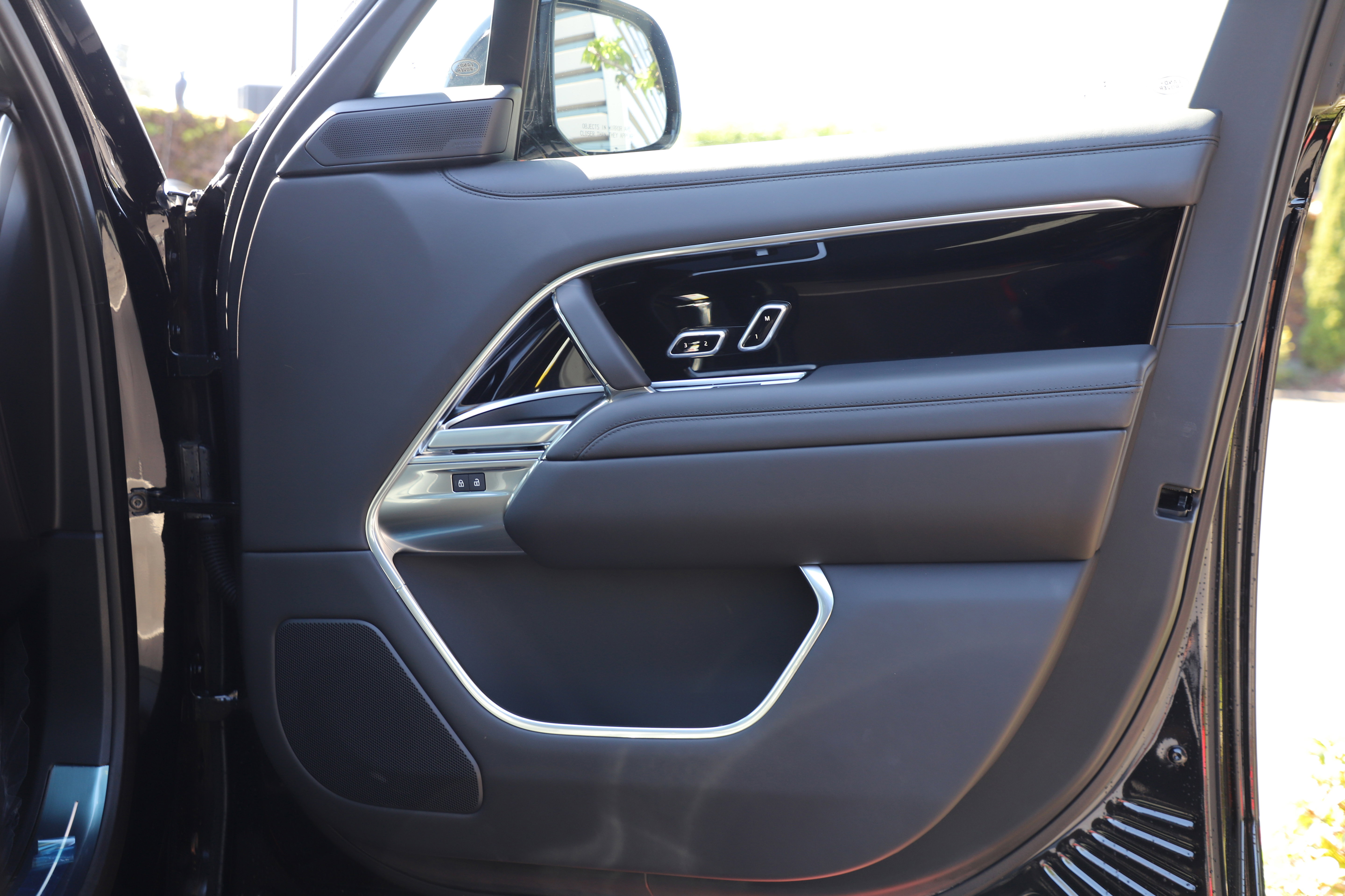 New 2025 Land Rover Range Rover SE AWD/4WD image 11