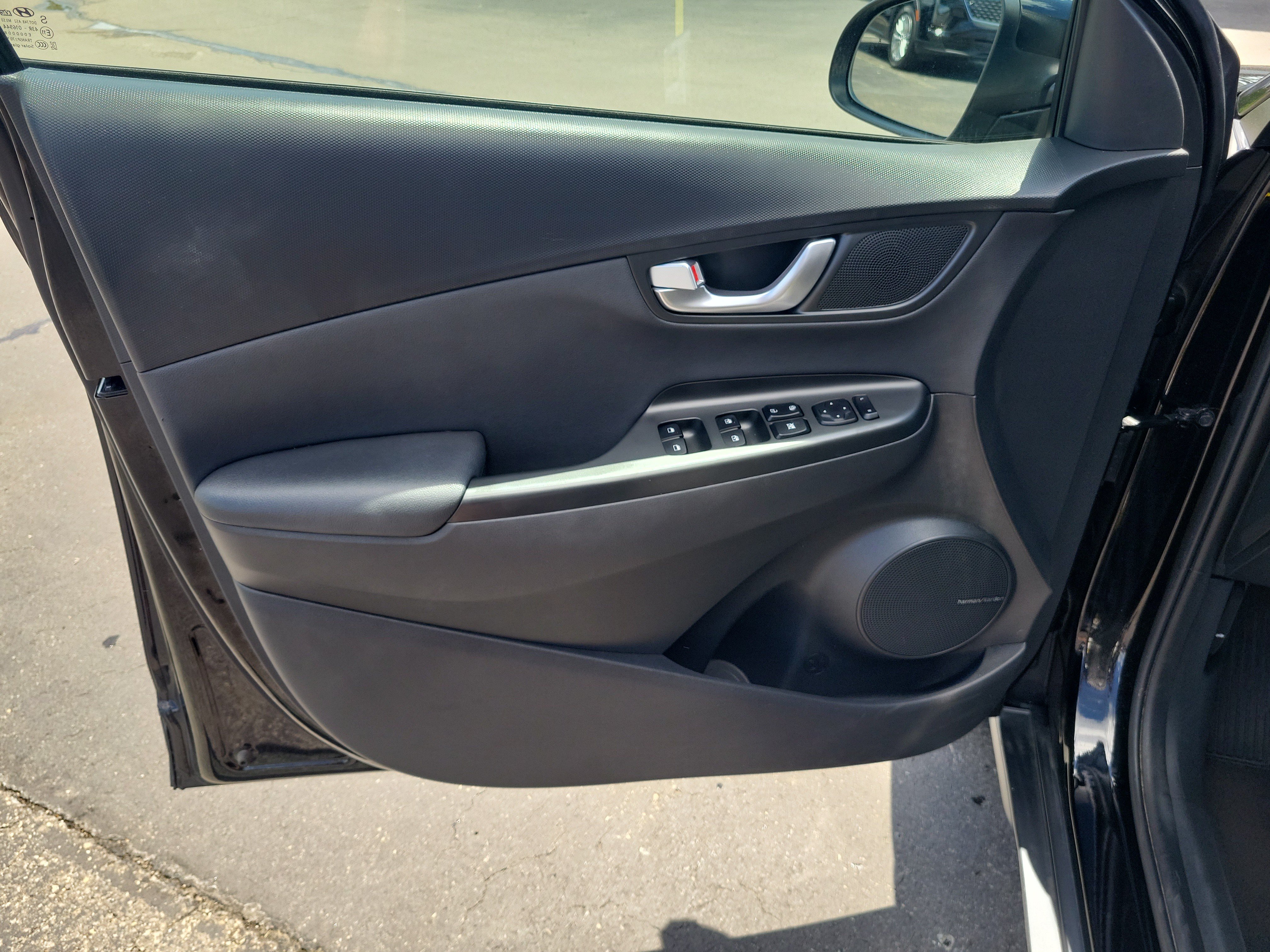 Used 2022 Hyundai Kona Limited AWD/4WD image 18
