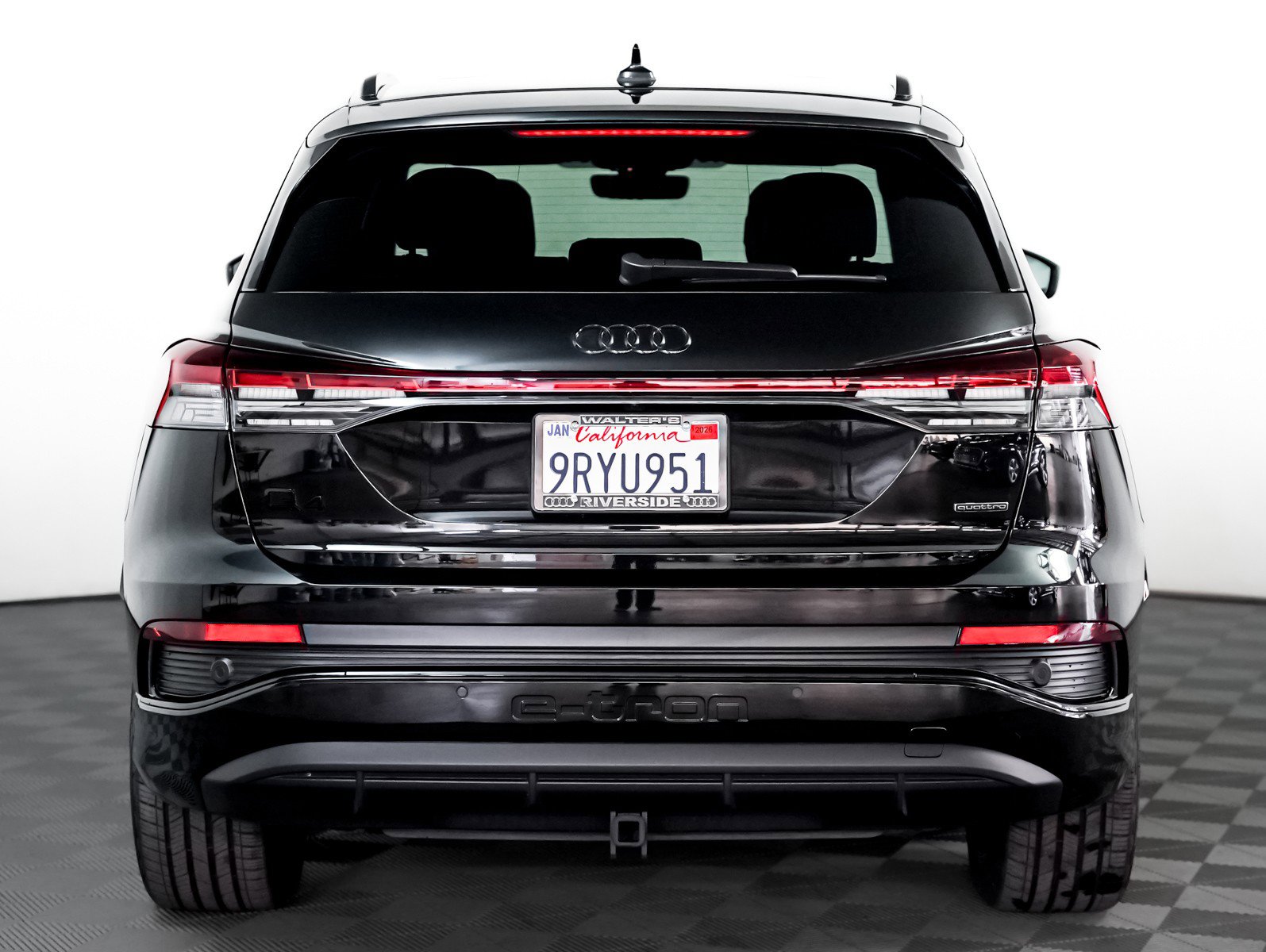 Used 2024 Audi Q4 e-tron Premium Plus image 9