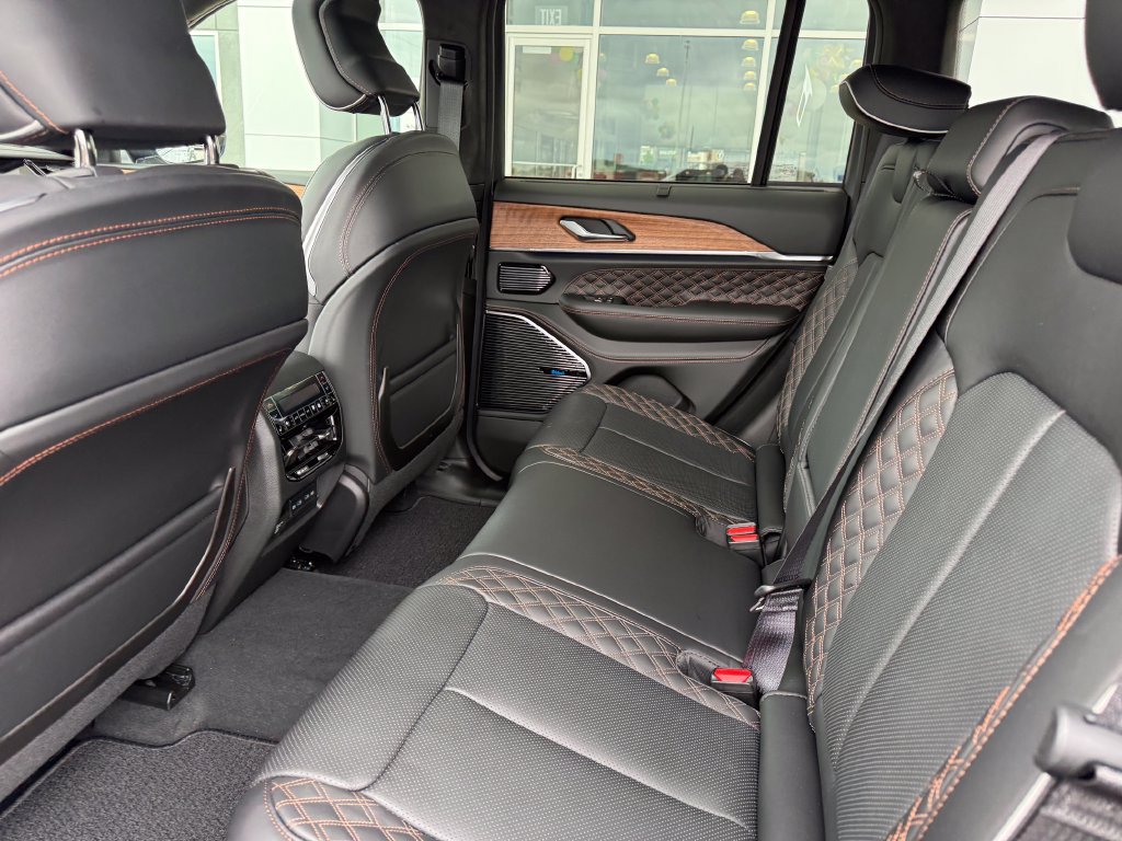 New 2026 Jeep Grand Cherokee Summit w/ Obsidian Package AWD/4WD image 20