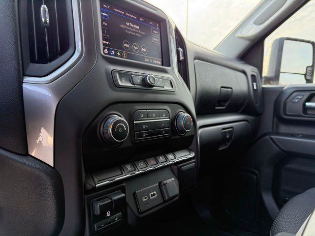 Used 2022 Chevrolet Silverado 2500 Custom w/ Gooseneck/5TH Wheel Package AWD/4WD image 47