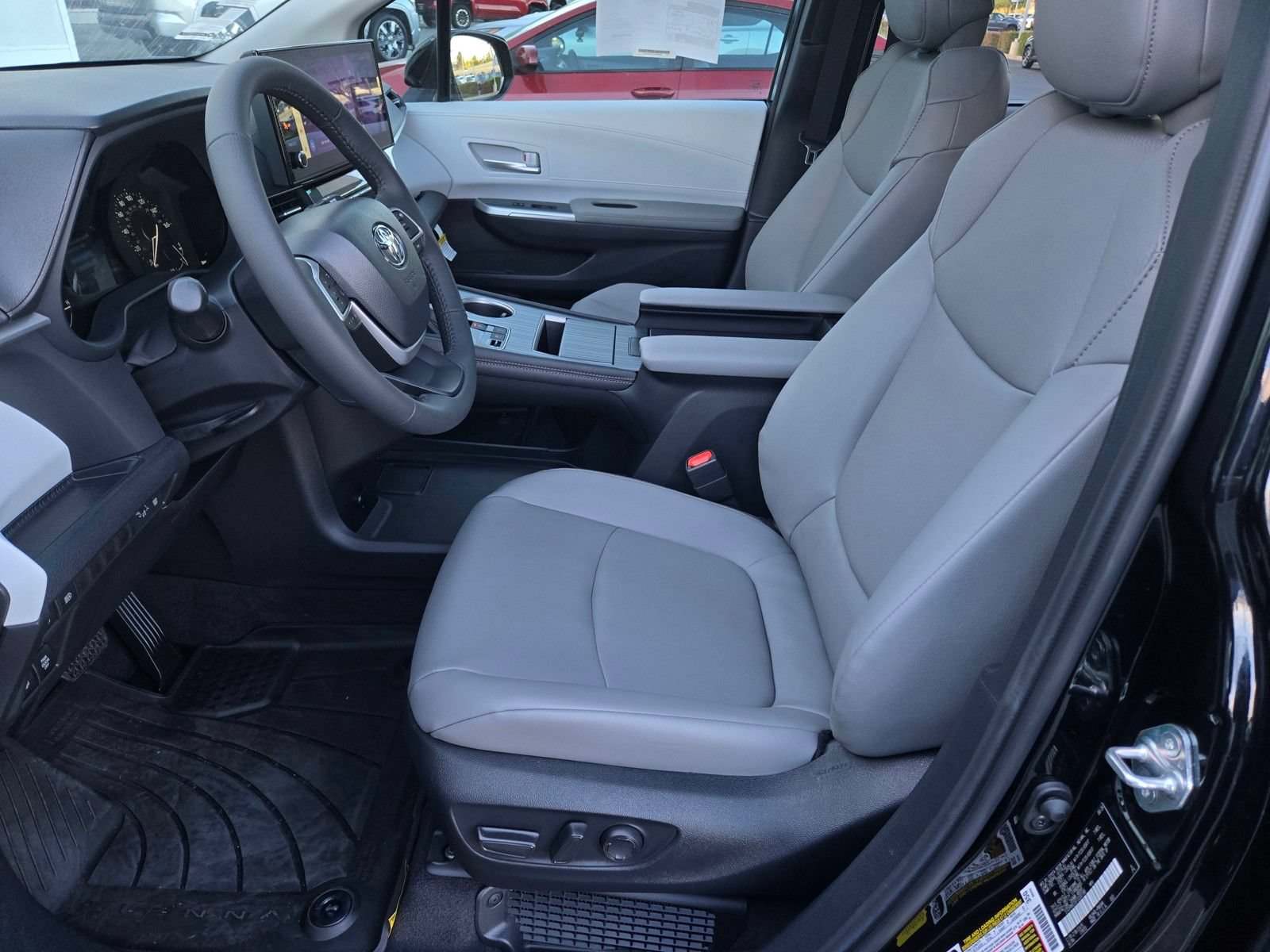 Certified 2026 Toyota Sienna XLE FWD image 16