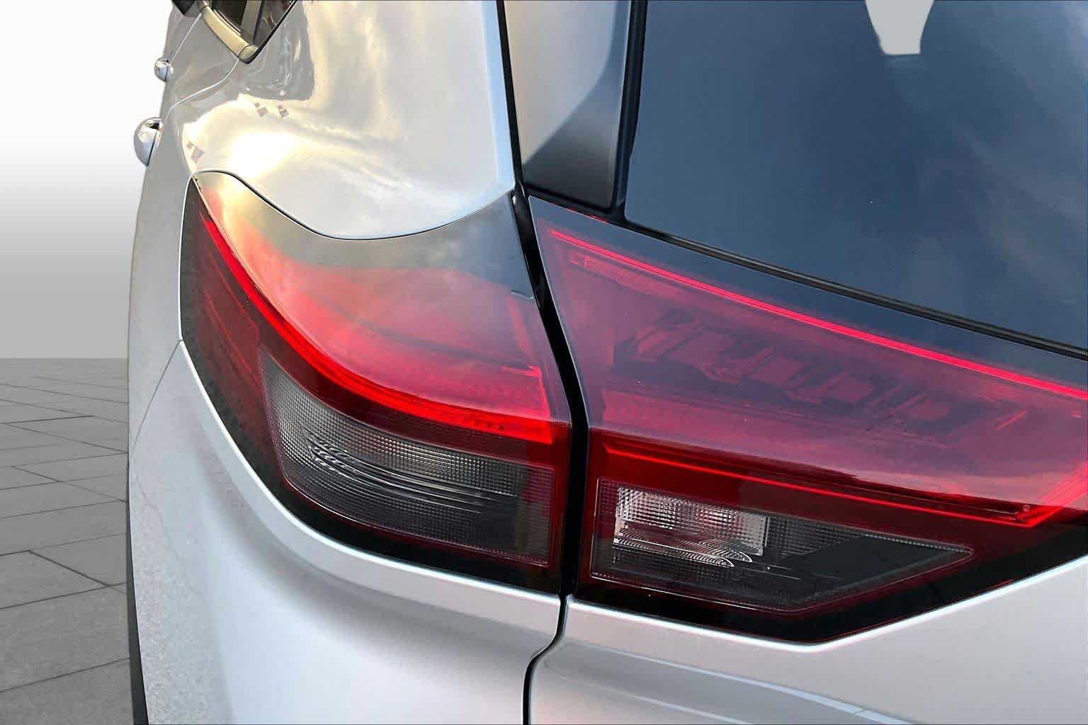 Used 2025 Nissan Rogue SV AWD/4WD image 28