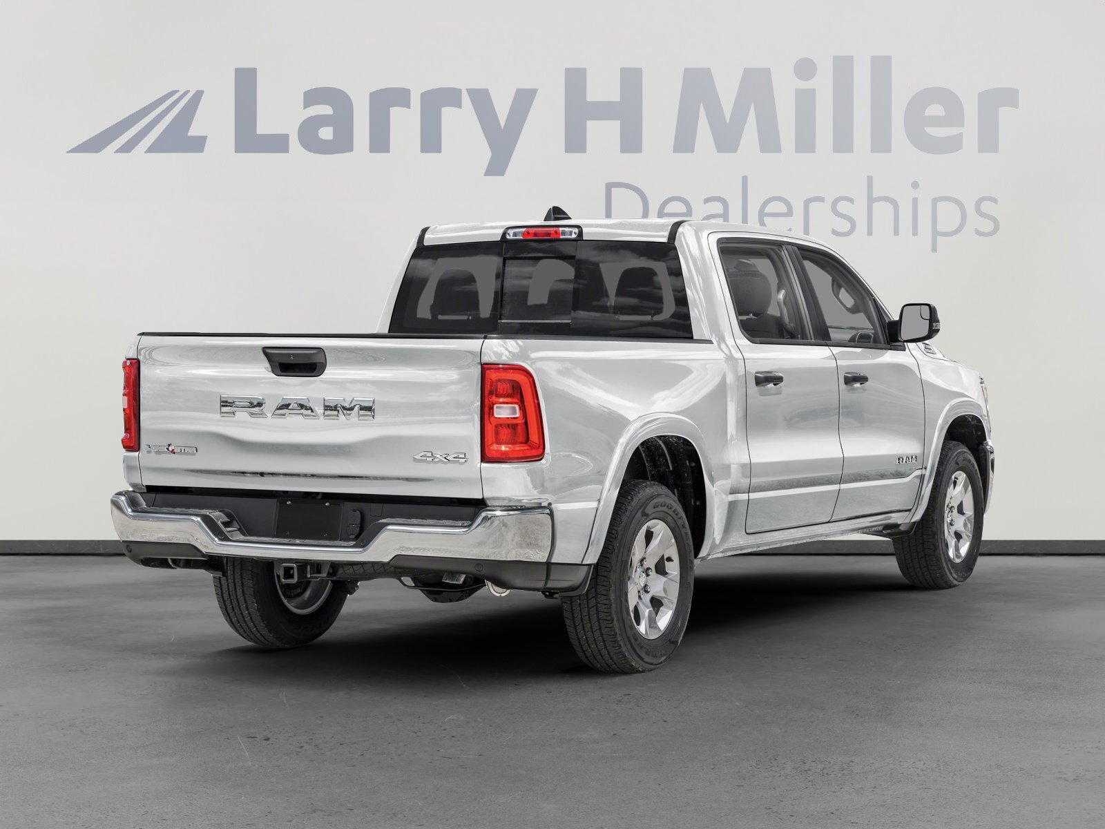 New 2026 RAM 1500 4x4 Crew Cab image 2