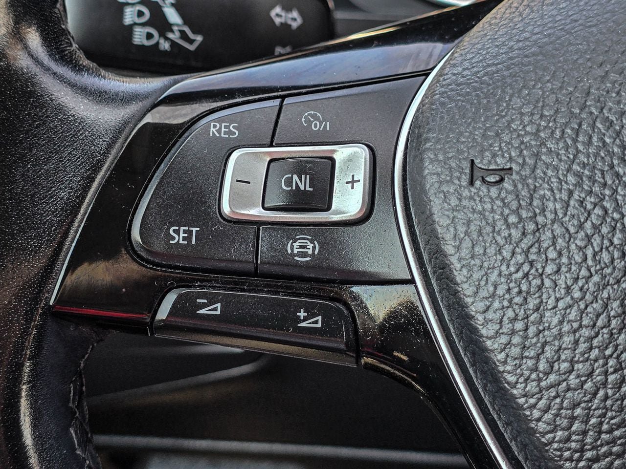 Used 2019 Volkswagen Tiguan SE AWD/4WD image 24