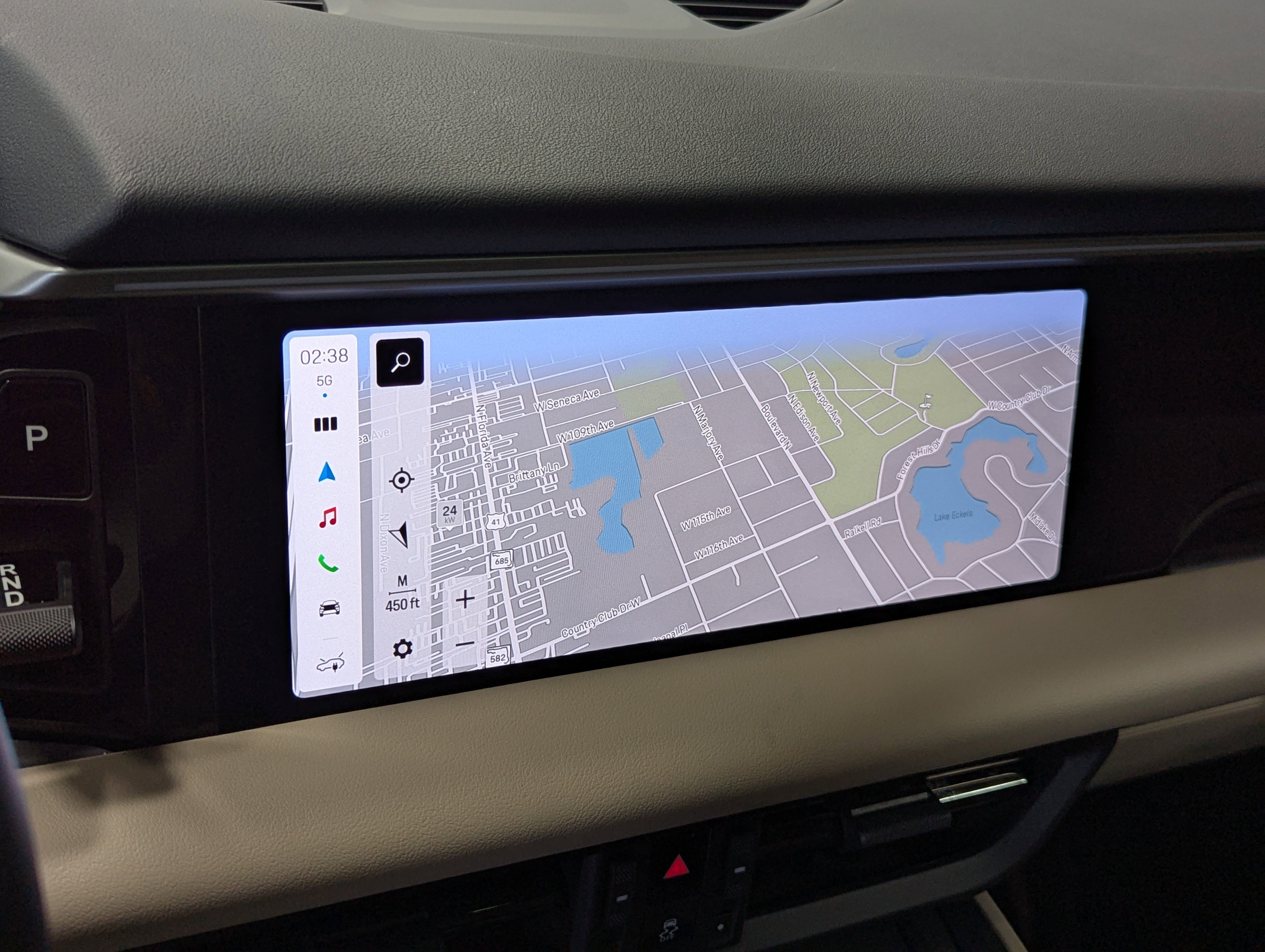 Certified 2025 Porsche Macan 4 Electric image 32