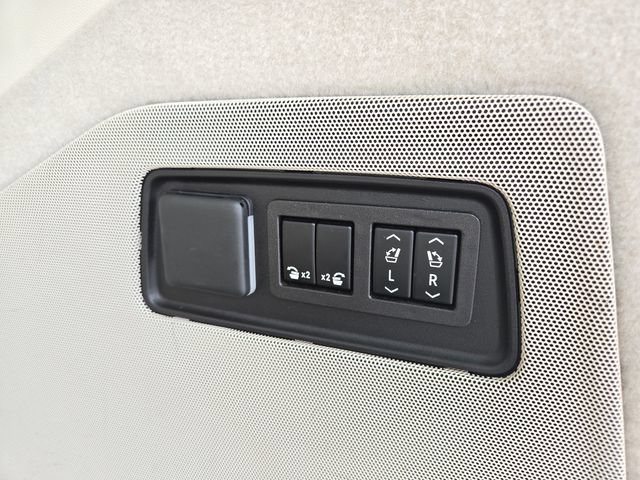 Certified 2023 Cadillac Escalade Premium Luxury Platinum w/ LPO, Radiant Package AWD/4WD image 38