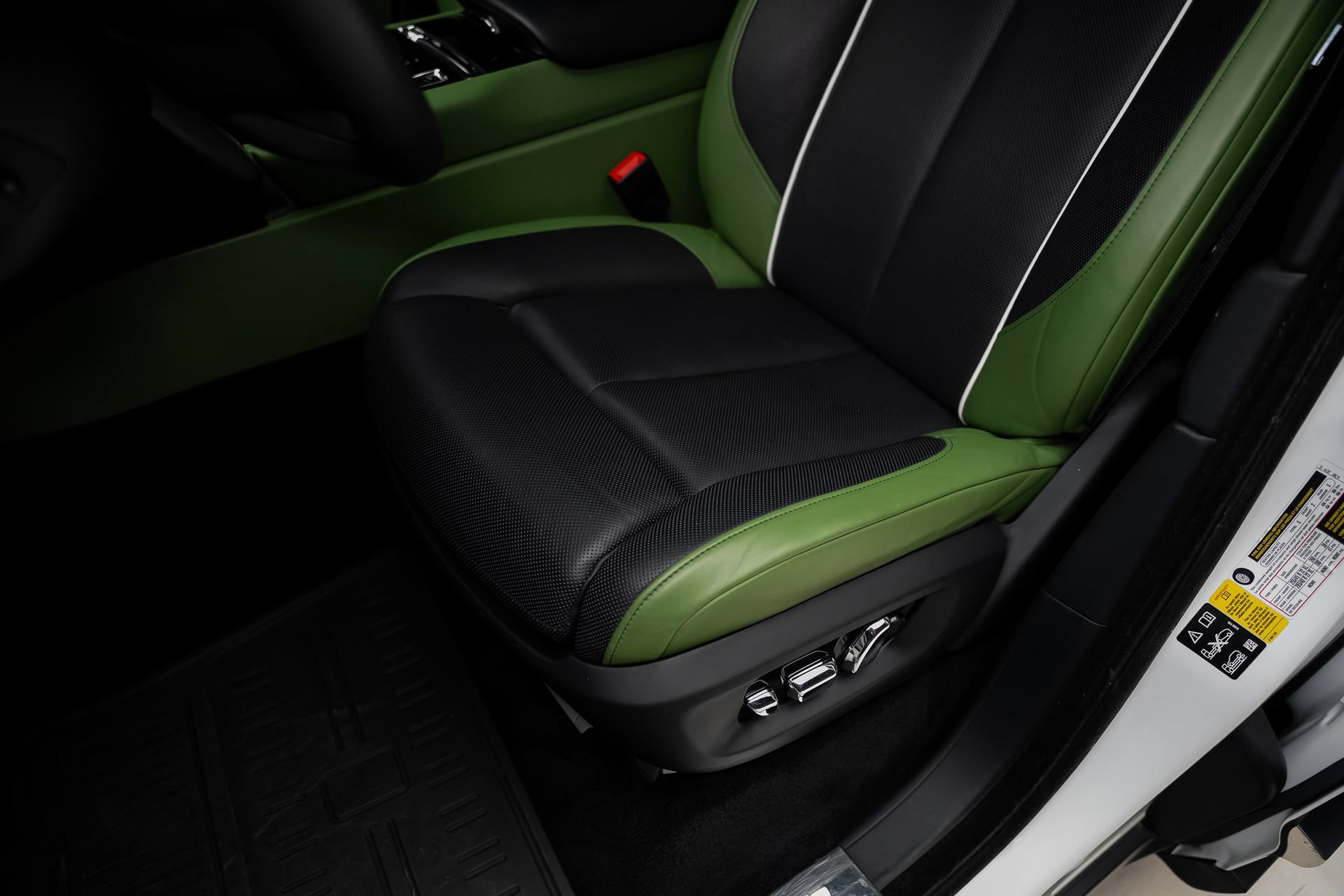 Used 2024 Rolls-Royce Cullinan w/ Cullinan Package AWD/4WD image 68