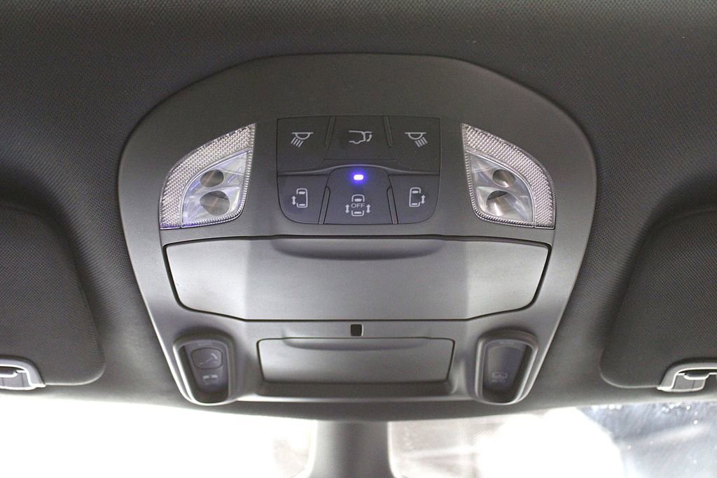 Used 2025 Chrysler Pacifica Limited FWD image 23