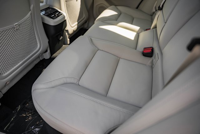 New 2026 Volvo XC60 B5 Ultra w/ Protection Package Premier image 32