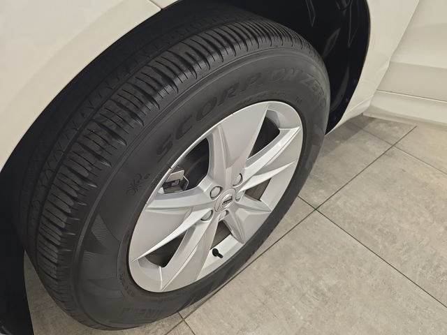 Used 2022 Volvo XC60 B5 Momentum AWD/4WD image 35