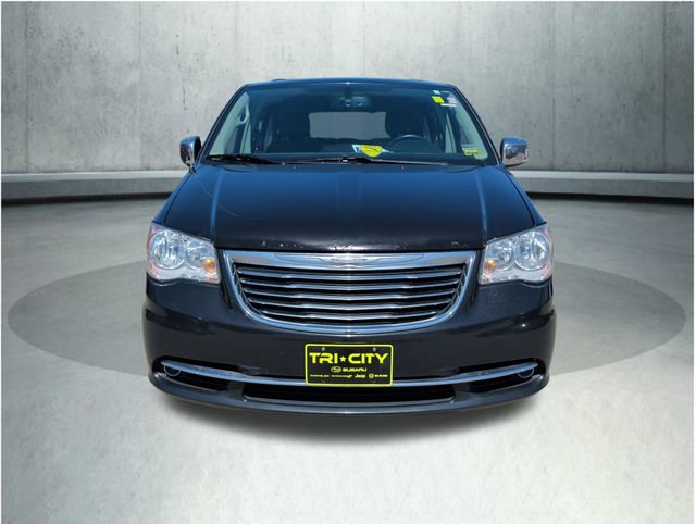 Used 2016 Chrysler Town & Country Touring-L FWD image 11