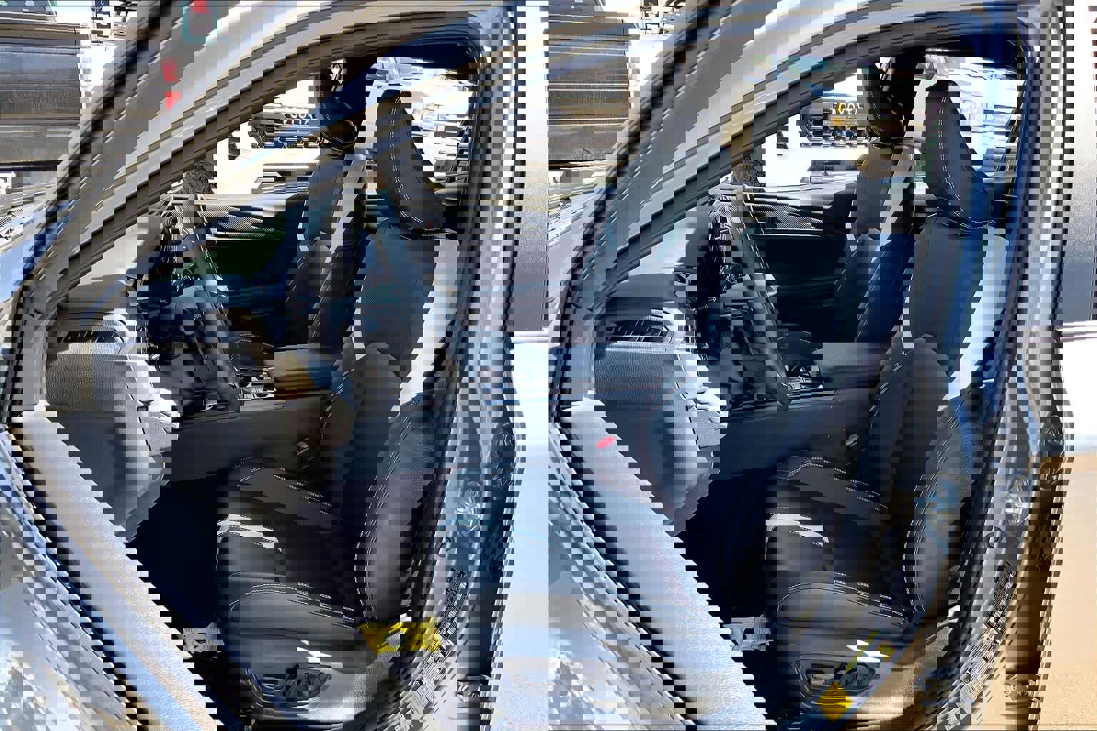 Used 2025 Toyota Camry SE w/ Convenience Package image 8