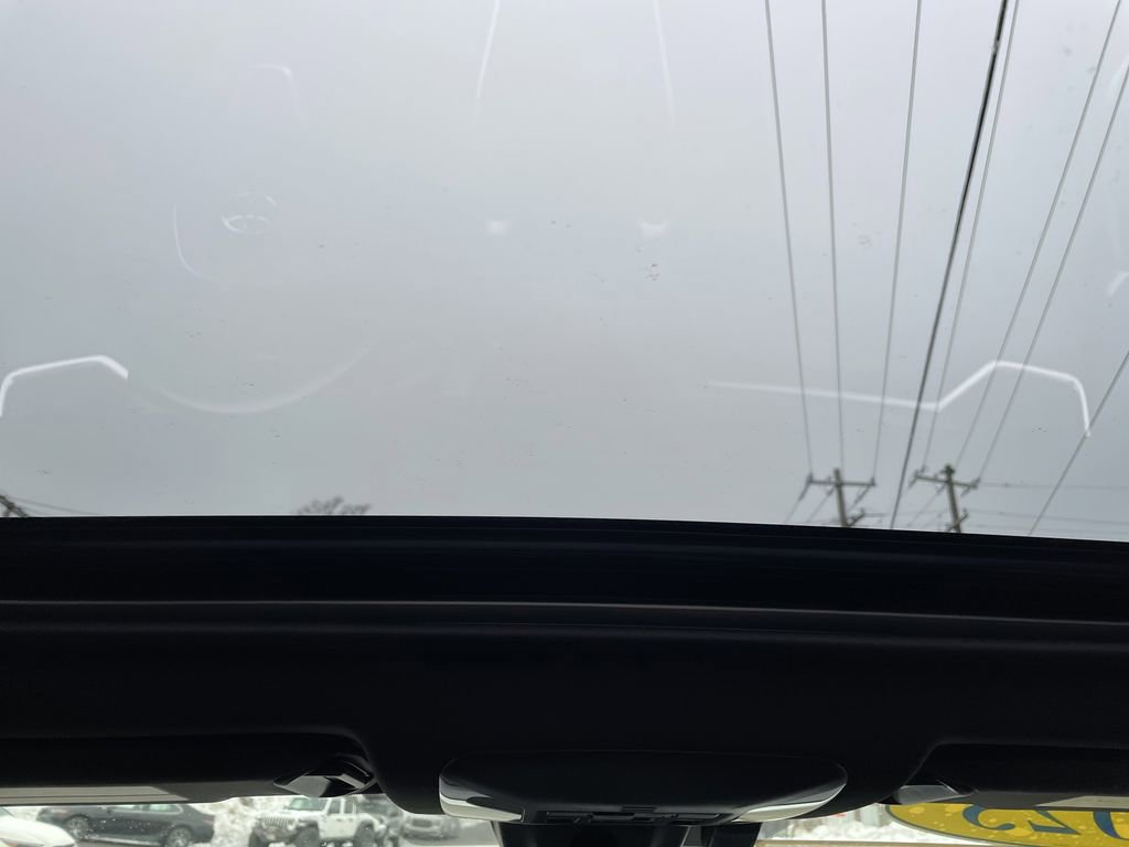 Used 2023 Toyota RAV4 SE w/ Weather & Moonroof Package image 22