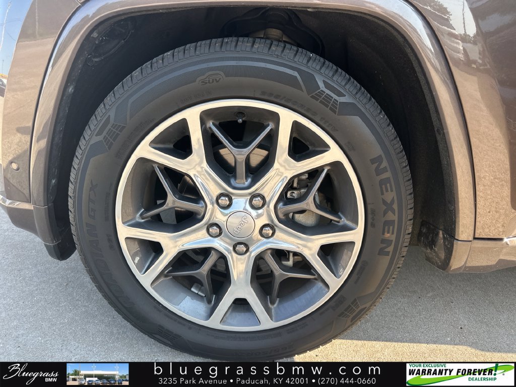 Used 2020 Jeep Grand Cherokee Overland AWD/4WD image 24