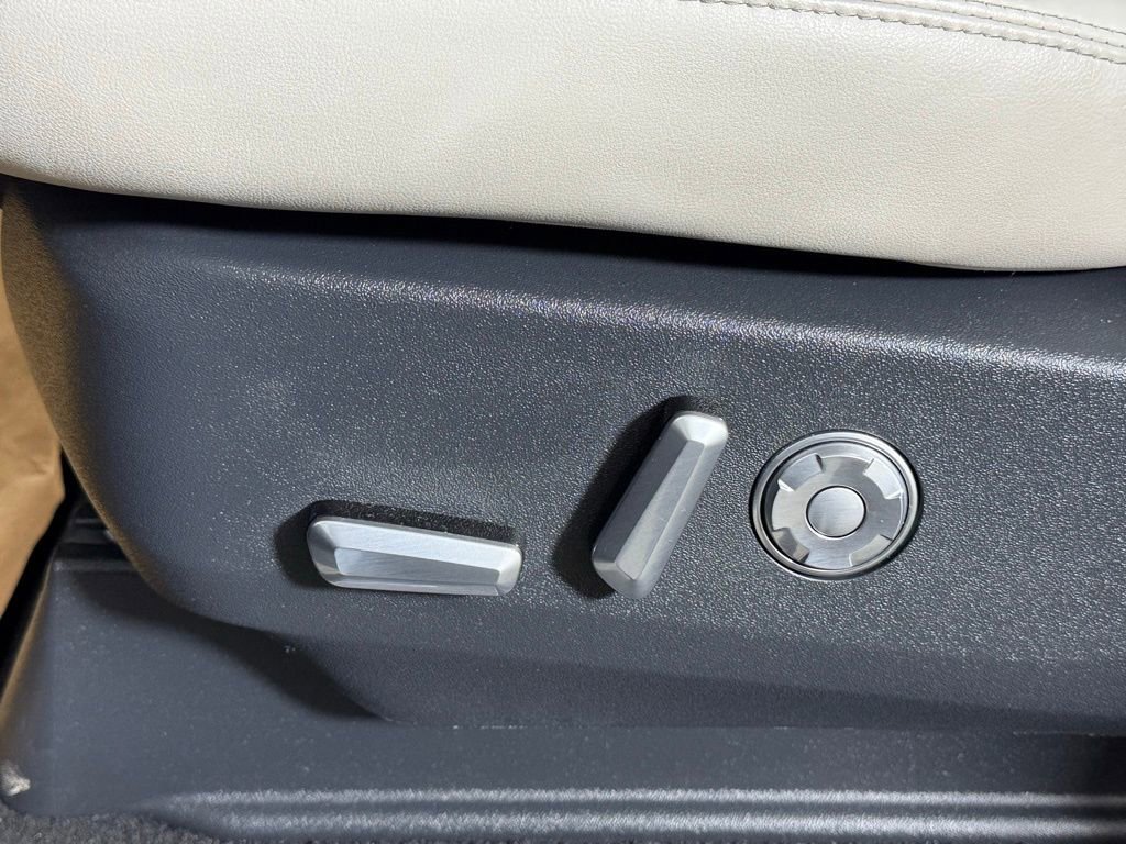 Certified 2025 Lincoln Navigator Reserve image 17