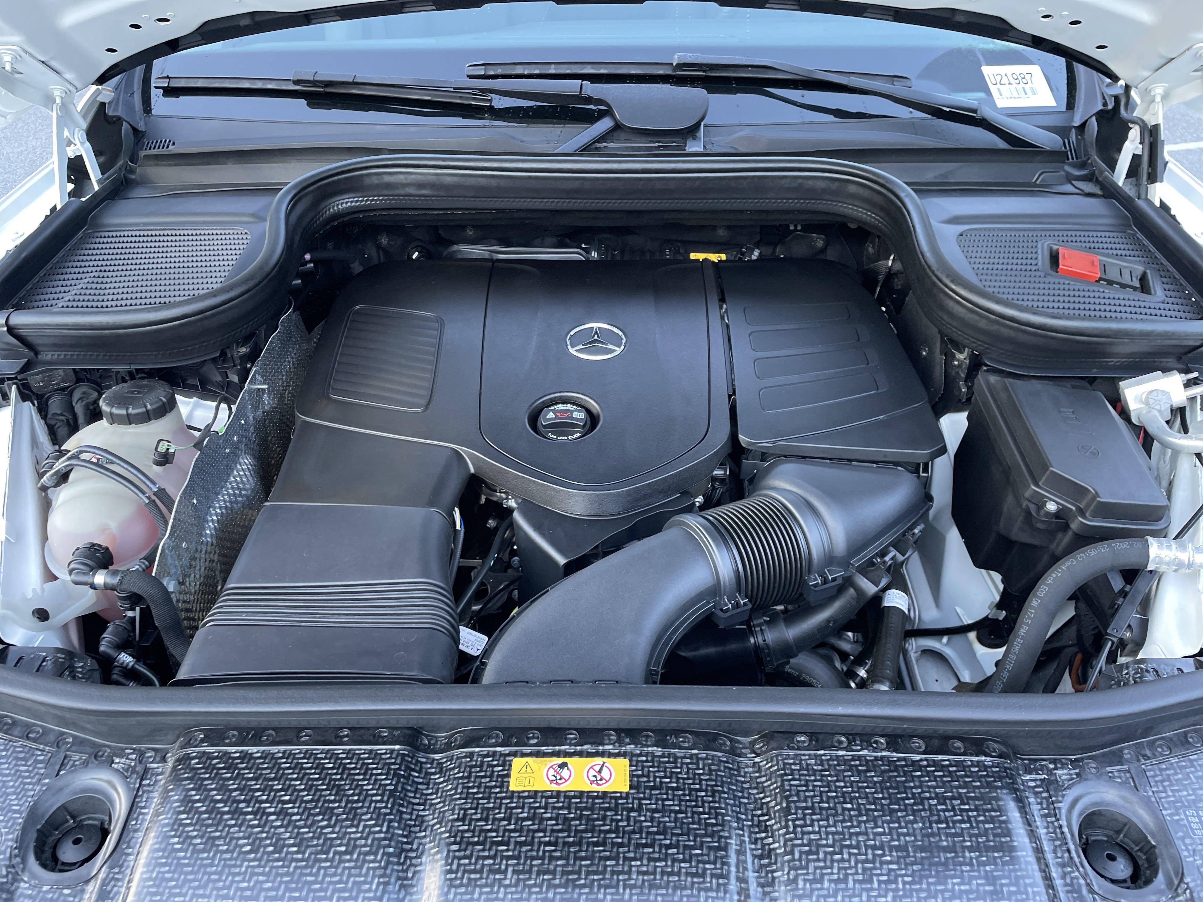 Used 2024 Mercedes-Benz GLE 350 4MATIC w/ AMG Line Exterior image 49
