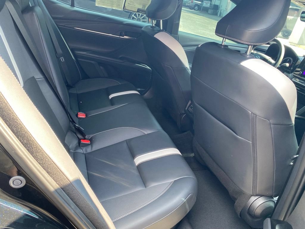 Used 2025 Toyota Camry SE w/ Convenience Package FWD image 17